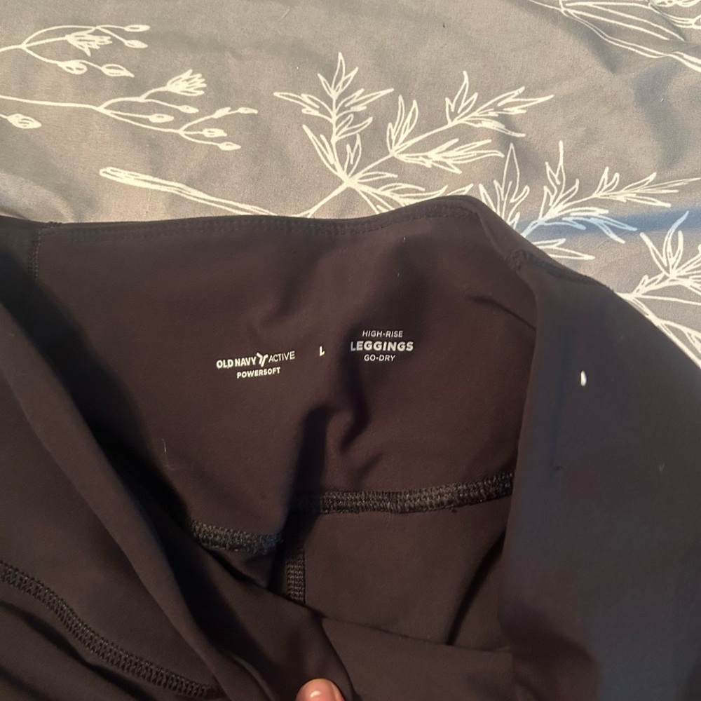 Old Navy Active Black Leggings - Picture 2 of 2